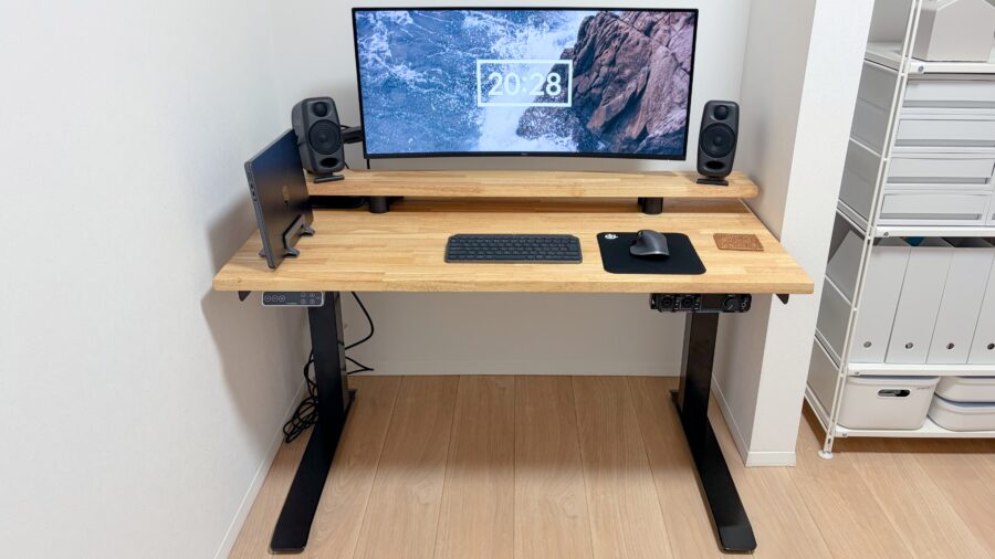 FlexiSpot E7 ProをDIY天板と組み合わせた昇降デスクの正面全体
