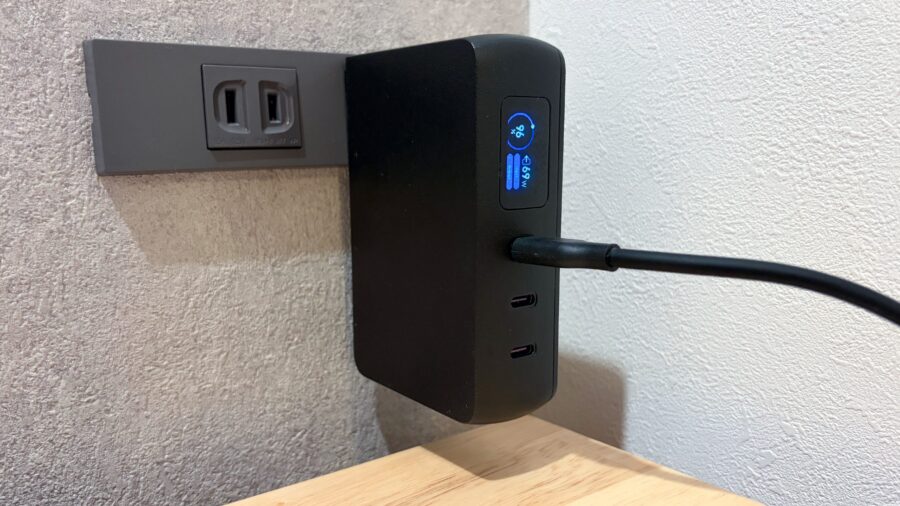 コンセントに挿して充電器として使っているCIO SMARTCOBY Pro PLUGⅡ