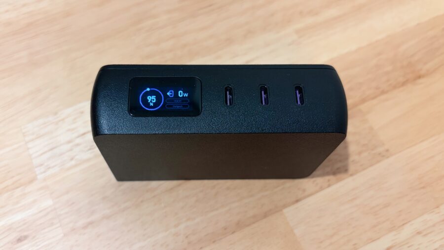 ディスプレイで残りのバッテリー残量が確認できるCIO SMARTCOBY Pro PLUGⅡ