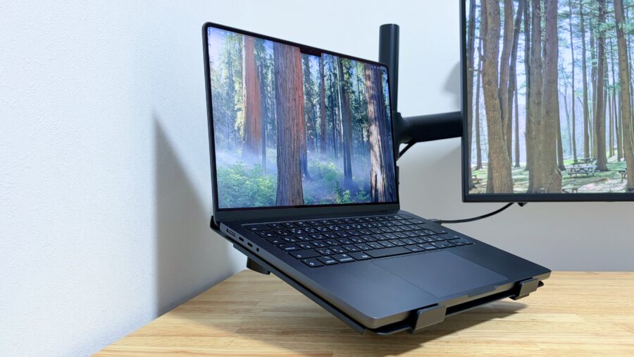 COFOノートPCマウントRを使ってノートPCを低く設定した様子