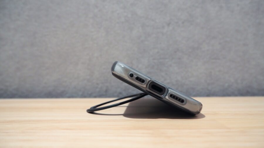 TORRAS Ostand Q3スタンドの深い角度｜側面から見たスタンド使用状態