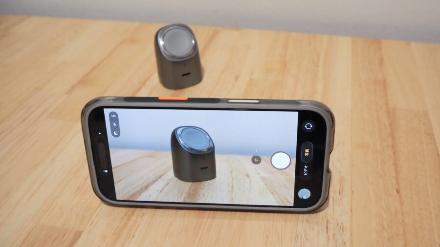 TORRAS Ostand Q3のスタンド機能を使ったガジェット撮影の様子