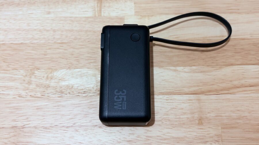 EcoFlow RAPID モバイルバッテリーのコンセントを収納した横からの様子