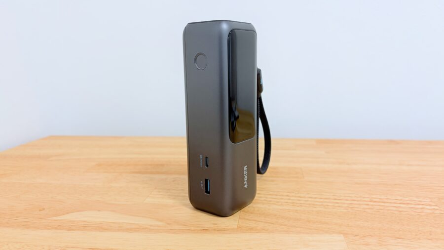 Anker Power Bankの側面（USB-CとUSB-Aポートの配置）