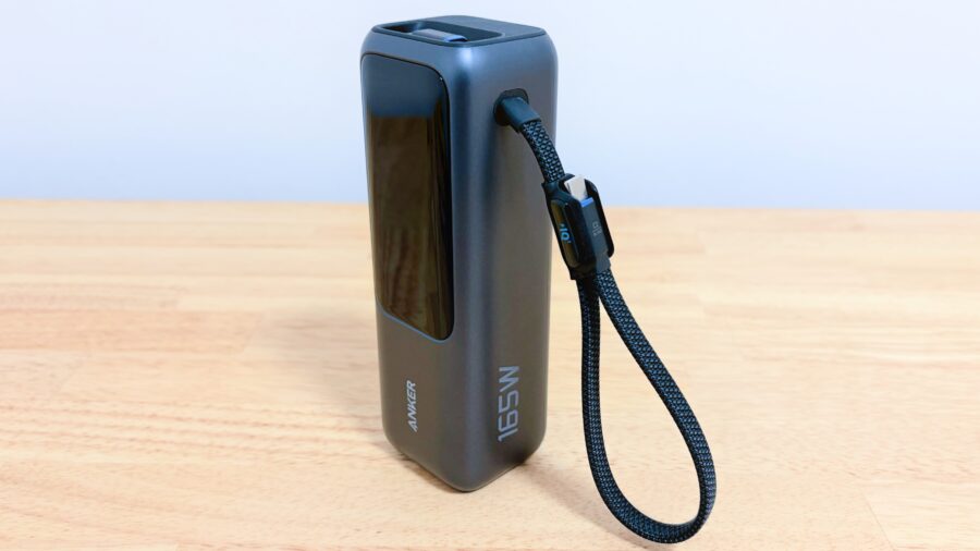 Anker Power Bankのケーブル内蔵の様子