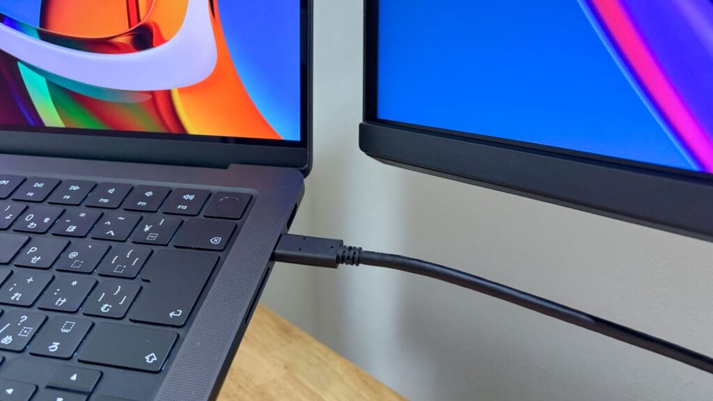 USB-CケーブルでMA320Uと接続して並べている様子