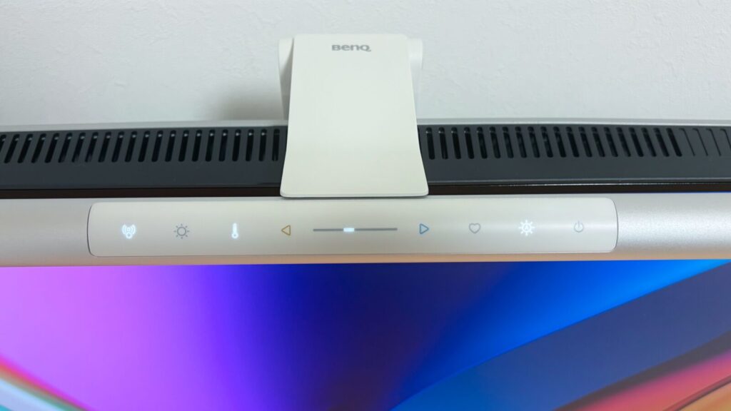 ScreenBar Proのタッチ式操作パネル