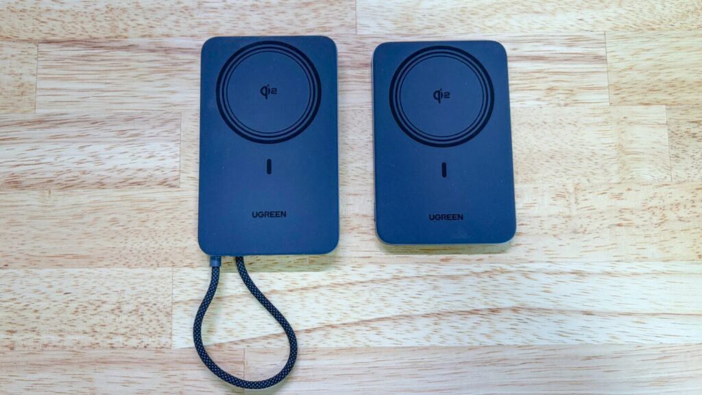 GREEN Airシリーズの5000mAhと10000mAhモデルを並べて、iPhoneへの貼り付け面の写真