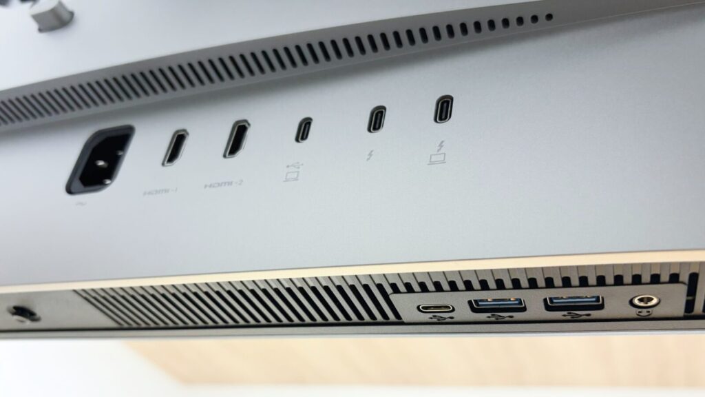 BenQ MA320UG背面の接続ポート
