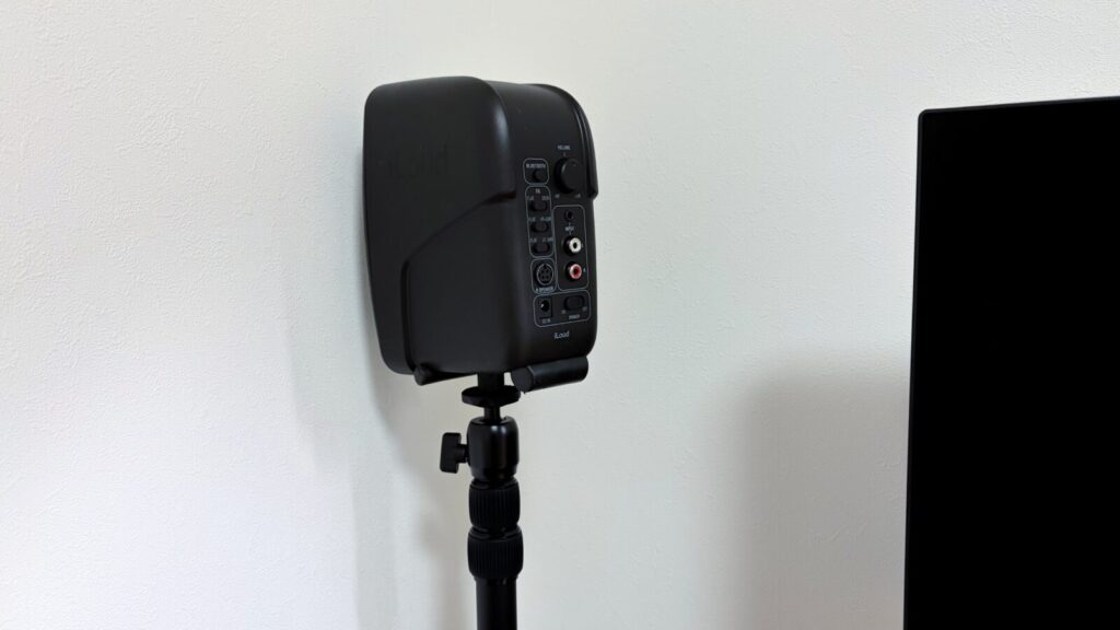 雲台を使って背面を向けたiLoud Micro Monitor