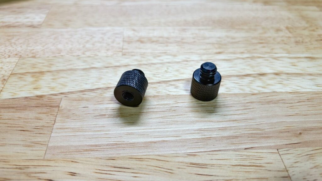 SmallRigスタンドとiLoud Micro Monitorを接続する変換ネジ