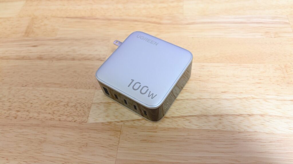 UGREEN Nexode Pro 100Wの側面デザイン
