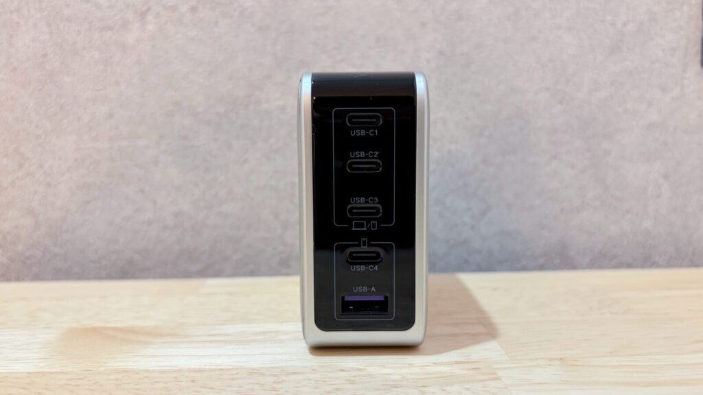 UGREEN Nexode Pro 100Wの5ポート構成